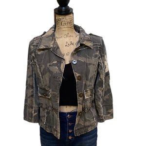 Miss me green cameo patterned 3/2 sleeved button down distressed jean jacket